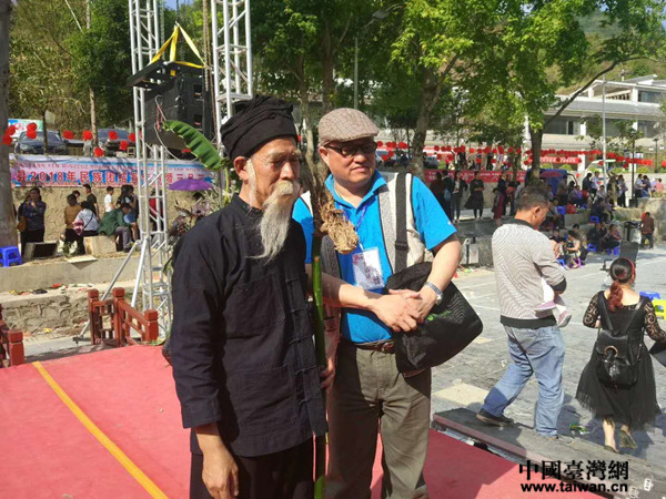 臺胞與長壽老人合影 臺胞與長壽老人合影