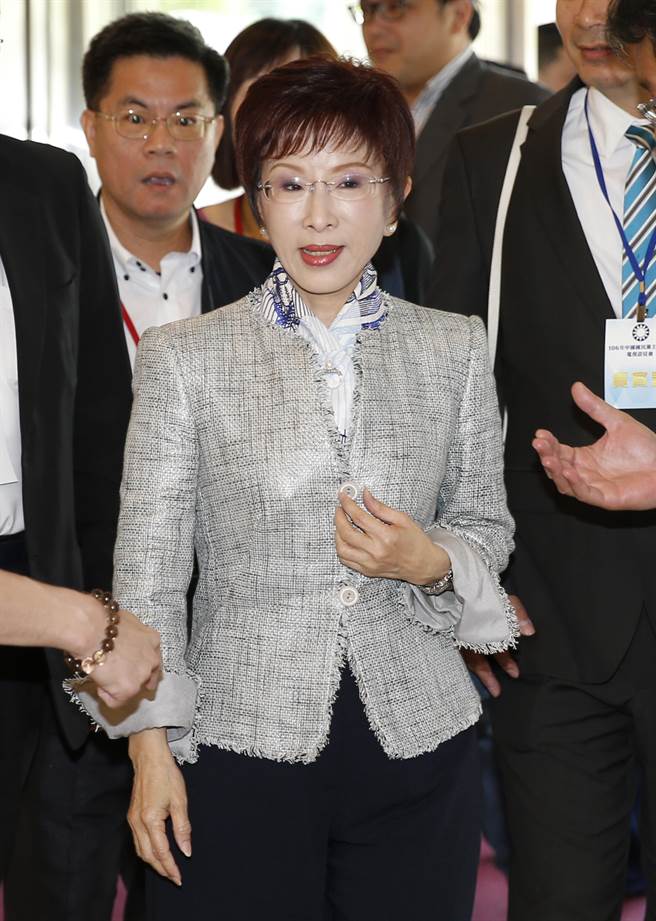 洪秀柱上直播 評吳敦義是“政壇極品” 洪秀柱上直播 評吳敦義是“政壇極品”