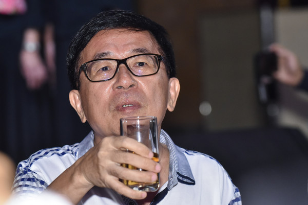 綠議員成立"赦扁大聯(lián)盟" 喊話"繼承資產(chǎn)也要處理負債" 綠議員成立"赦扁大聯(lián)盟" 喊話"繼承資產(chǎn)也要處理負債"