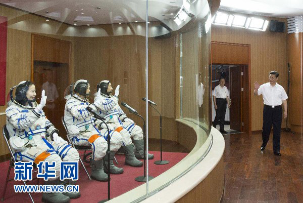 2013��6��11��,�й����뿂��ӛ������܊ί��ϯ��������ϯ����ƽ������Ȫ�l(w��i)�ǰl(f��)�����ĺ���T��Ԣ�����w,�鼴�������ĺ���T���١����Թ⡢����ƽ���С� ���A��ӛ�� ��W�� �z