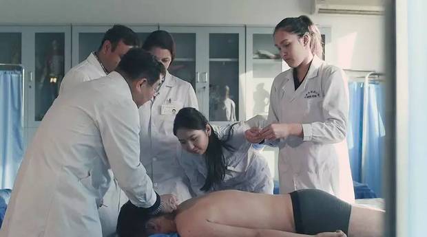 ��(x��)��ϯ�ͽo���l(w��i)�M���ġ����~�b�����l���@һ������׌���₃���_�۽���