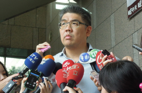 連勝文宣布取消連續(xù)3天競(jìng)選行程 連勝文宣布取消連續(xù)3天競(jìng)選行程