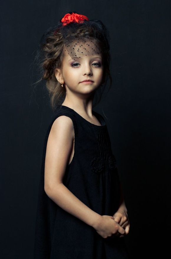 ˊʘ(l)Ӎ _˹}ͯģ(Angelina Kurkina)l(f)һM,ƬСͰ׃,·`䷲g