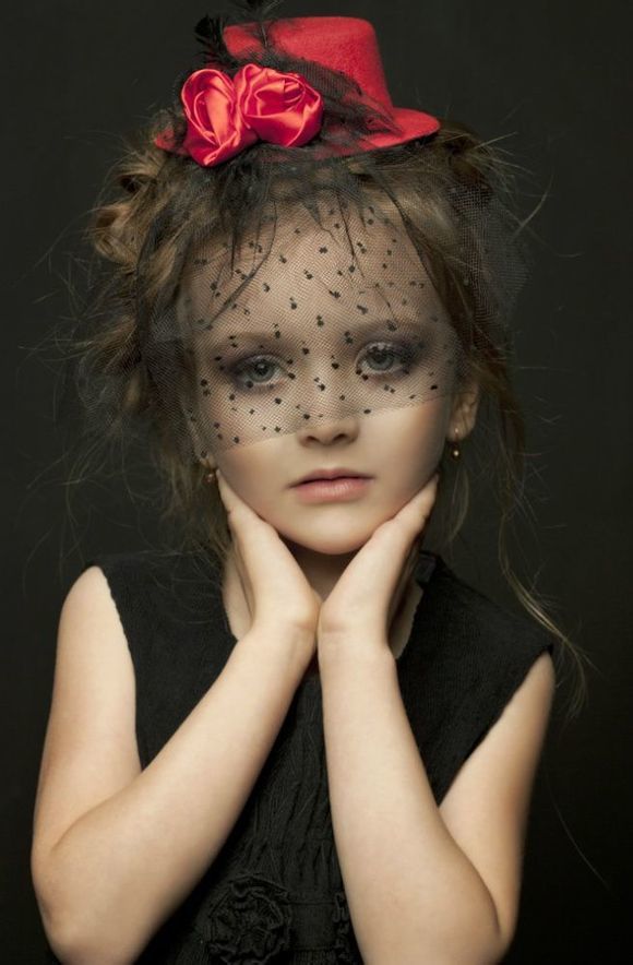 ˊʘ(l)Ӎ _˹}ͯģ(Angelina Kurkina)l(f)һM,ƬСͰ׃,·`䷲g