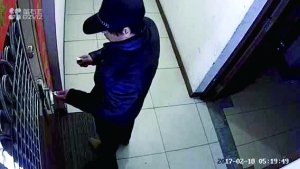 ����Ůʿ�ҵıO�خ����@ʾ��һ�������^��ñ�ӣ��������֣����b����������