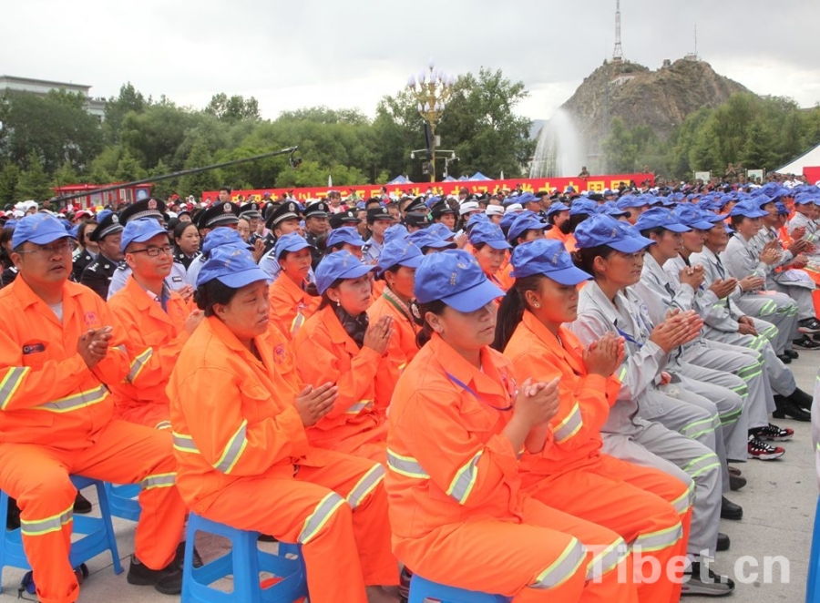 “心連心”藝術團走進西藏 “心連心”藝術團走進西藏